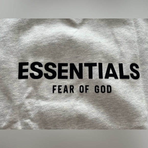 (SOLD) Essentials Fear of God Relaxed Crewneck - Picture 8 of 15